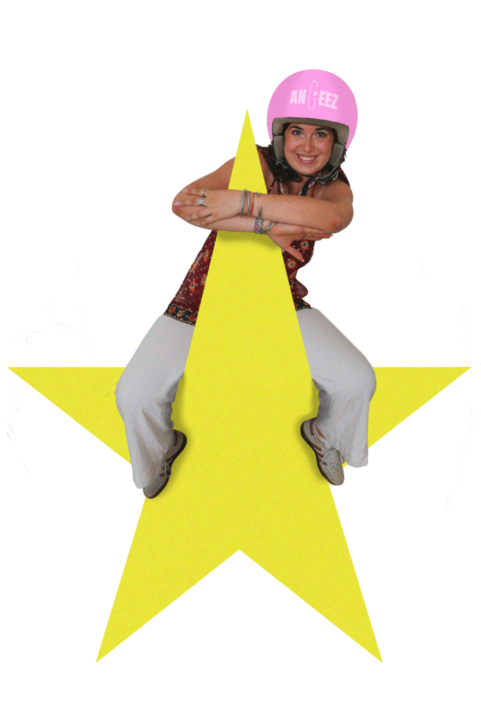 Créatrice de la marque Angeez sur une étoile, symbole de l'univers pop et estival.